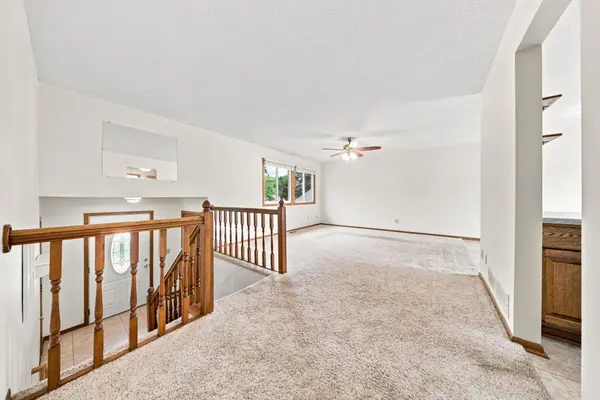 2643 Guthrie AVE N, Oakdale, MN 55128