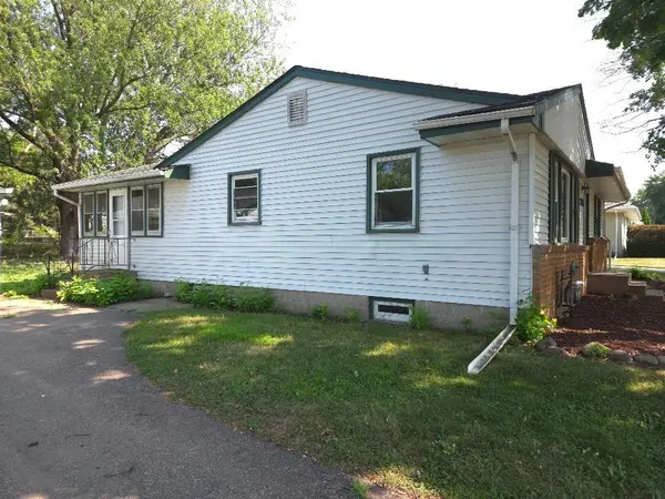 2744 Matilda ST, Roseville, MN 55113