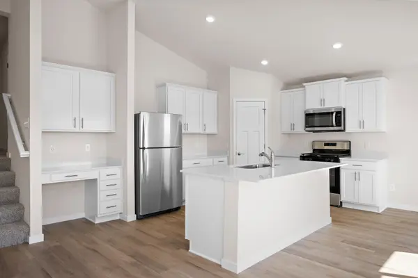 606 Redwood LOOP N, Cambridge, MN 55008