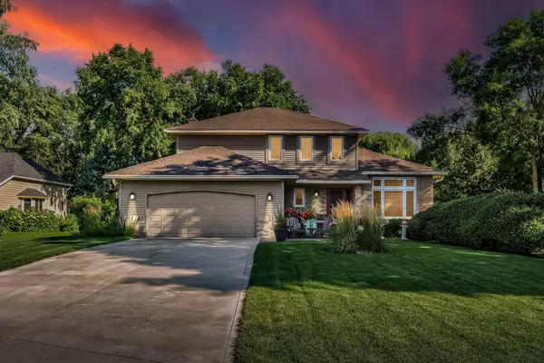 2277 Moreland CT E, Maplewood, MN 55119