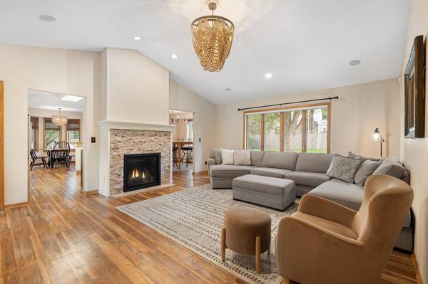 659 Crestview LN, Owatonna, MN 55060