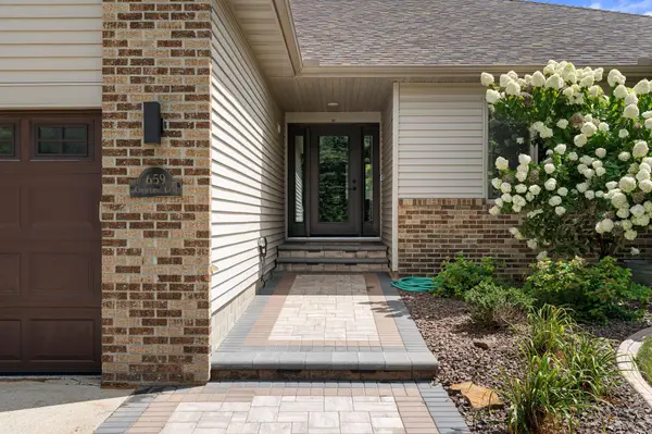 659 Crestview LN, Owatonna, MN 55060