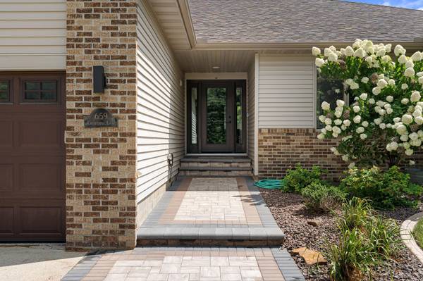 659 Crestview LN, Owatonna, MN 55060