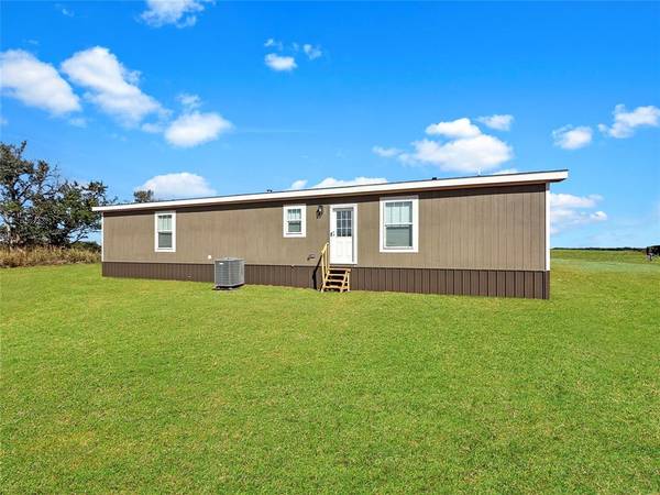 12327 N 1890 RD, Sayre, OK 73662