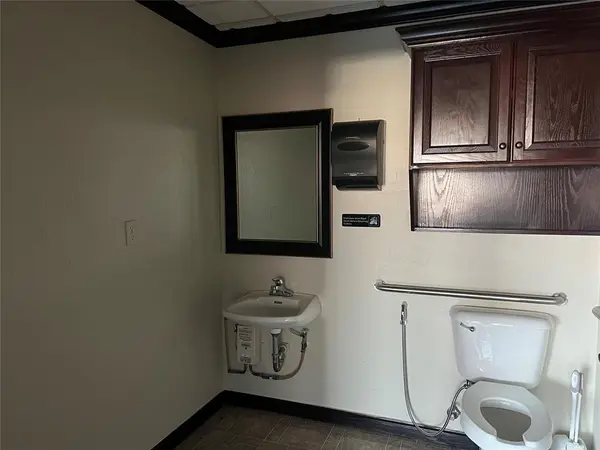 7106 NW 39th EXPY, Bethany, OK 73008