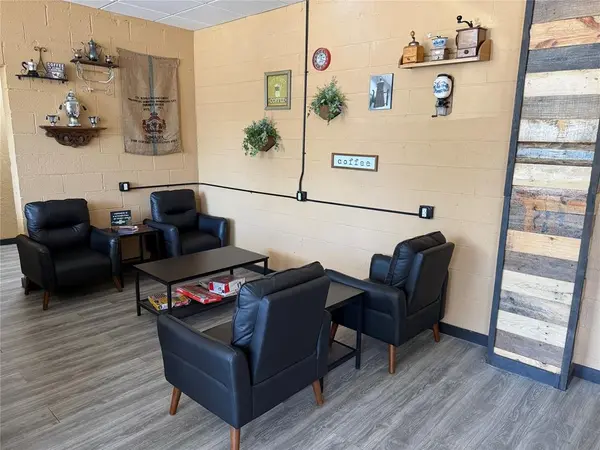 201 N Rodeo DR, Comanche, OK 73529