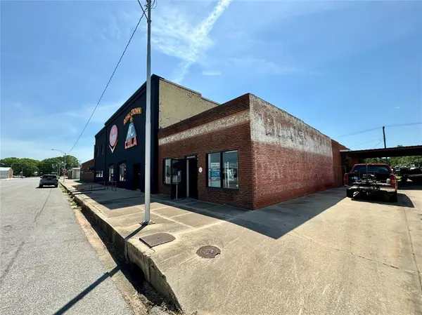 215 Kansas AVE, Chickasha, OK 73018
