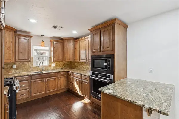 3228 Cashion PL, Oklahoma City, OK 73112