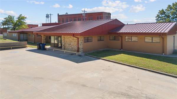 116 E Robert S Kerr BLVD, Wynnewood, OK 73098
