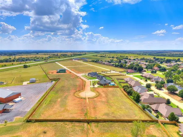 3521 Scissortail LN, Chickasha, OK 73018