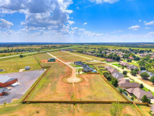 3521 Scissortail LN, Chickasha, OK 73018