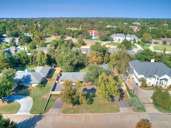 1621 Queenstown RD, Nichols Hills, OK 73116