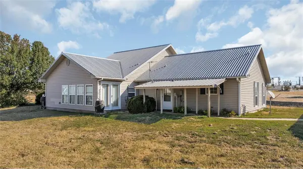 26034 Indian Meridian RD, Wynnewood, OK 73098