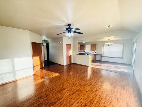 209 Bradgate DR, Yukon, OK 73099