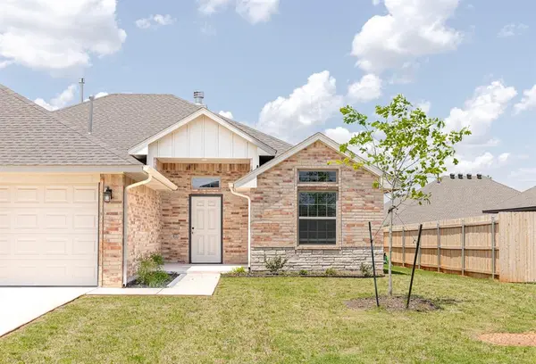 1927 W Flintlock WAY, Mustang, OK 73064