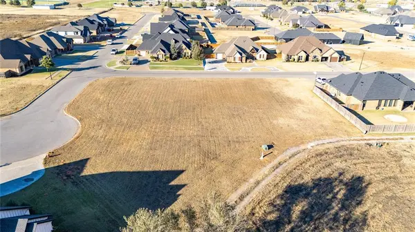 2000 Clubhouse DR, Weatherford, OK 73096