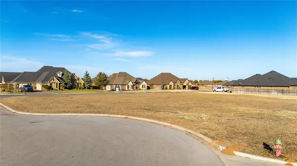 2000 Clubhouse DR, Weatherford, OK 73096