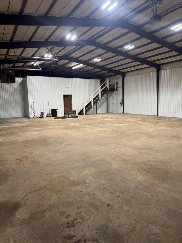 207 Loomis RD, Weatherford, OK 73096