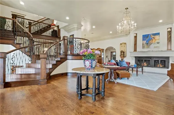1611 Guilford LN, Nichols Hills, OK 73120