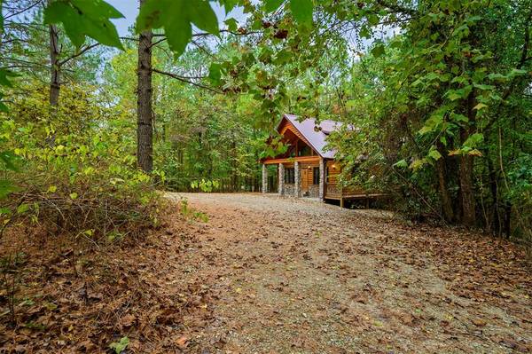 625 Deer Creek TRL, Broken Bow, OK 74728