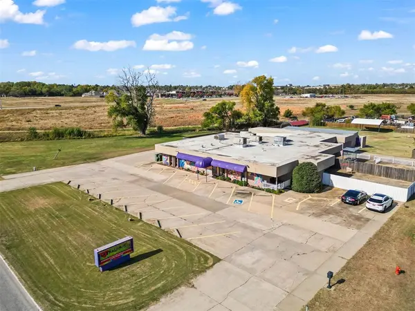 11223 NW 10th ST, Yukon, OK 73099