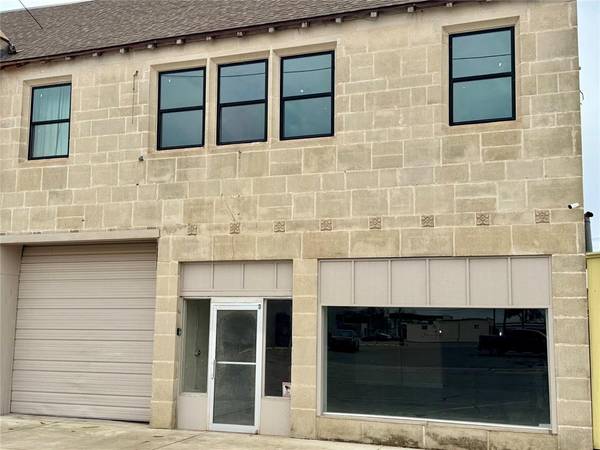 611 W Chickasha AVE, Chickasha, OK 73018