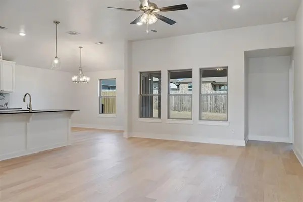 280 Woodrock ST, Harrah, OK 73045