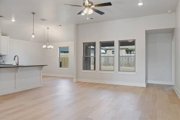 280 Woodrock ST, Harrah, OK 73045