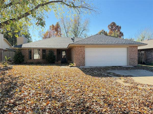 1704 Shadow CT, Edmond, OK 73013