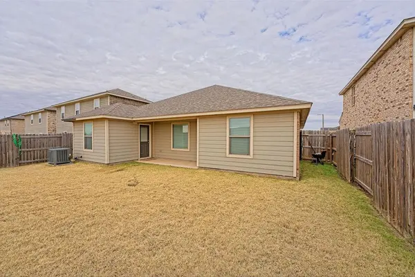 2301 Scarlet LN, El Reno, OK 73036