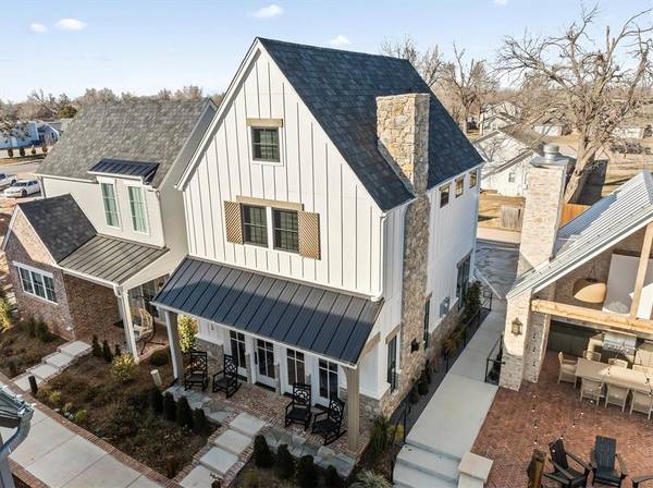 225 W First ST #113, Edmond, OK 73003