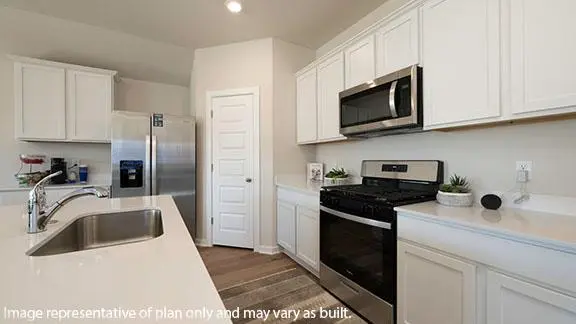 925 S Bear LN, Mustang, OK 73064