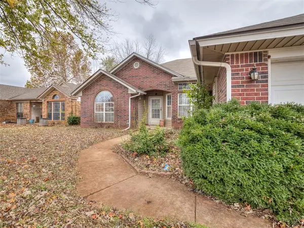 637 Old English RD, Edmond, OK 73003