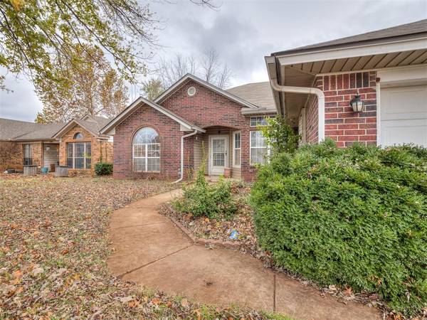 637 Old English RD, Edmond, OK 73003