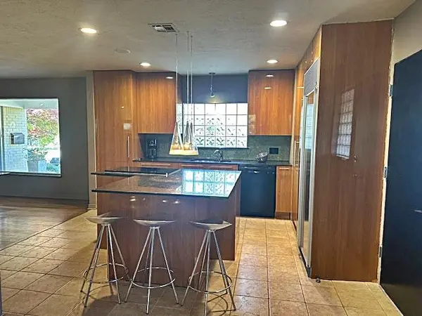 1710 Dorchester DR, Nichols Hills, OK 73120
