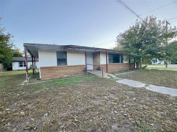 418 W Filmore ST, Mangum, OK 73554