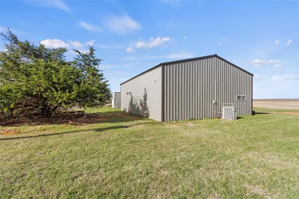 8020 County Road 1110, Lookeba, OK 73053