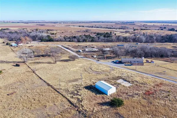 24081 E 957 RD, Weatherford, OK 73096