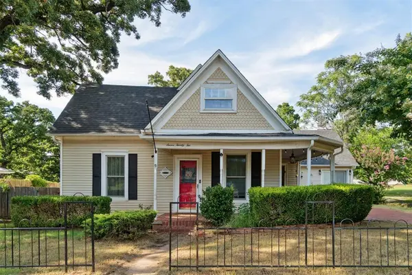 722 E 2nd ST, Chandler, OK 74834