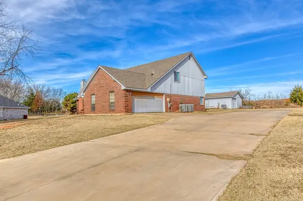 1027 Woodbrook BLVD, Purcell, OK 73080