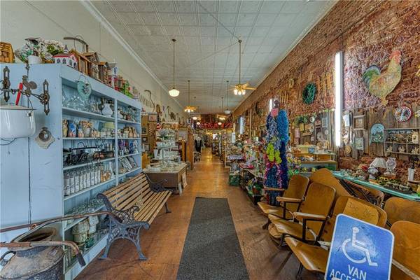 105 W Main ST, Sayre, OK 73662