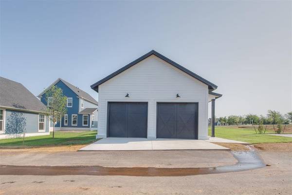 18450 Sweetwater LN, Norman, OK 73072