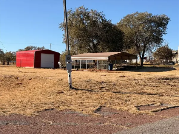 112 E Main ST, Foss, OK 73647