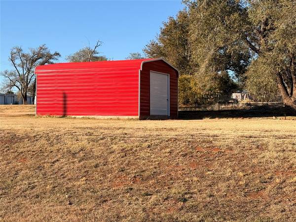 112 E Main ST, Foss, OK 73647