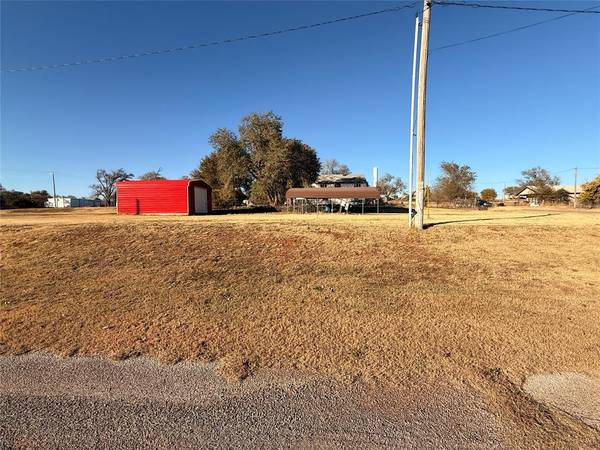 112 E Main ST, Foss, OK 73647