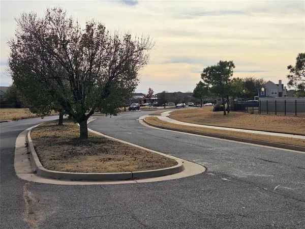 330 Pointe Parkway BLVD, Yukon, OK 73099