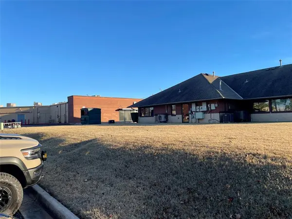8827 E Reno AVE, Midwest City, OK 73110
