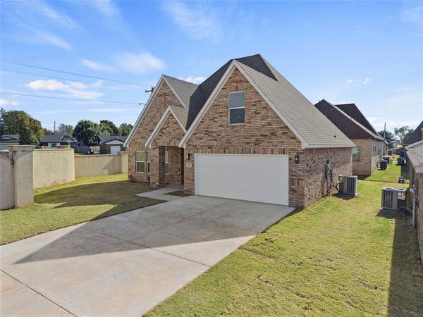 801 Chateau CT, Kingfisher, OK 73750