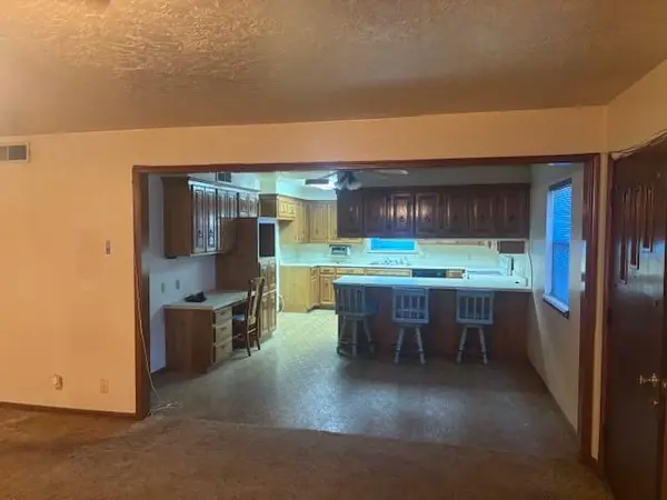 210 W Choctaw ST, Lindsay, OK 73052