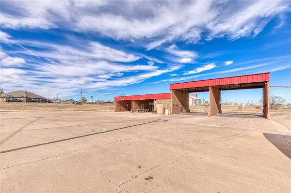 120 Sooner RD, Elk City, OK 73644